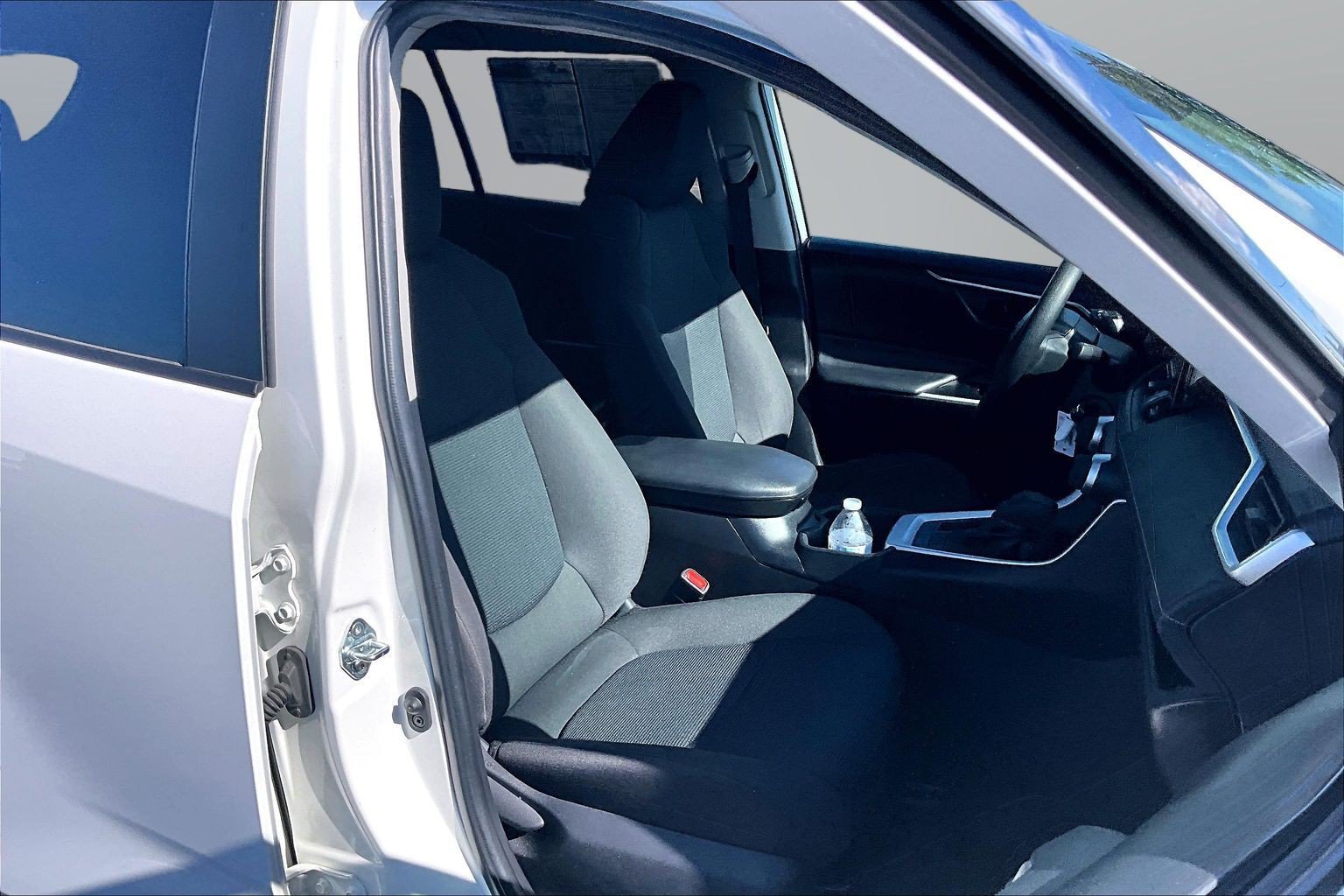 Used 2022 Toyota RAV4 LE w/ Carpet Mat Package (TMS) FWD image 7