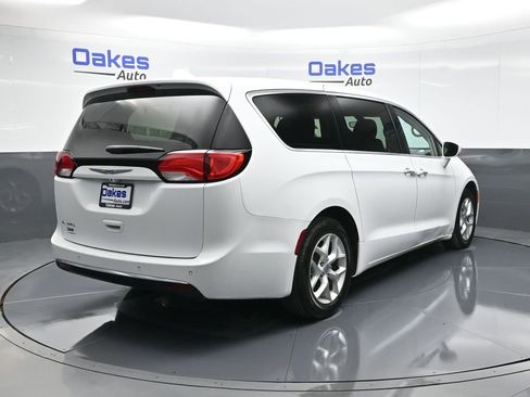 Used 2018 Chrysler Pacifica Touring Plus w/ Tire & Wheel Group image 8