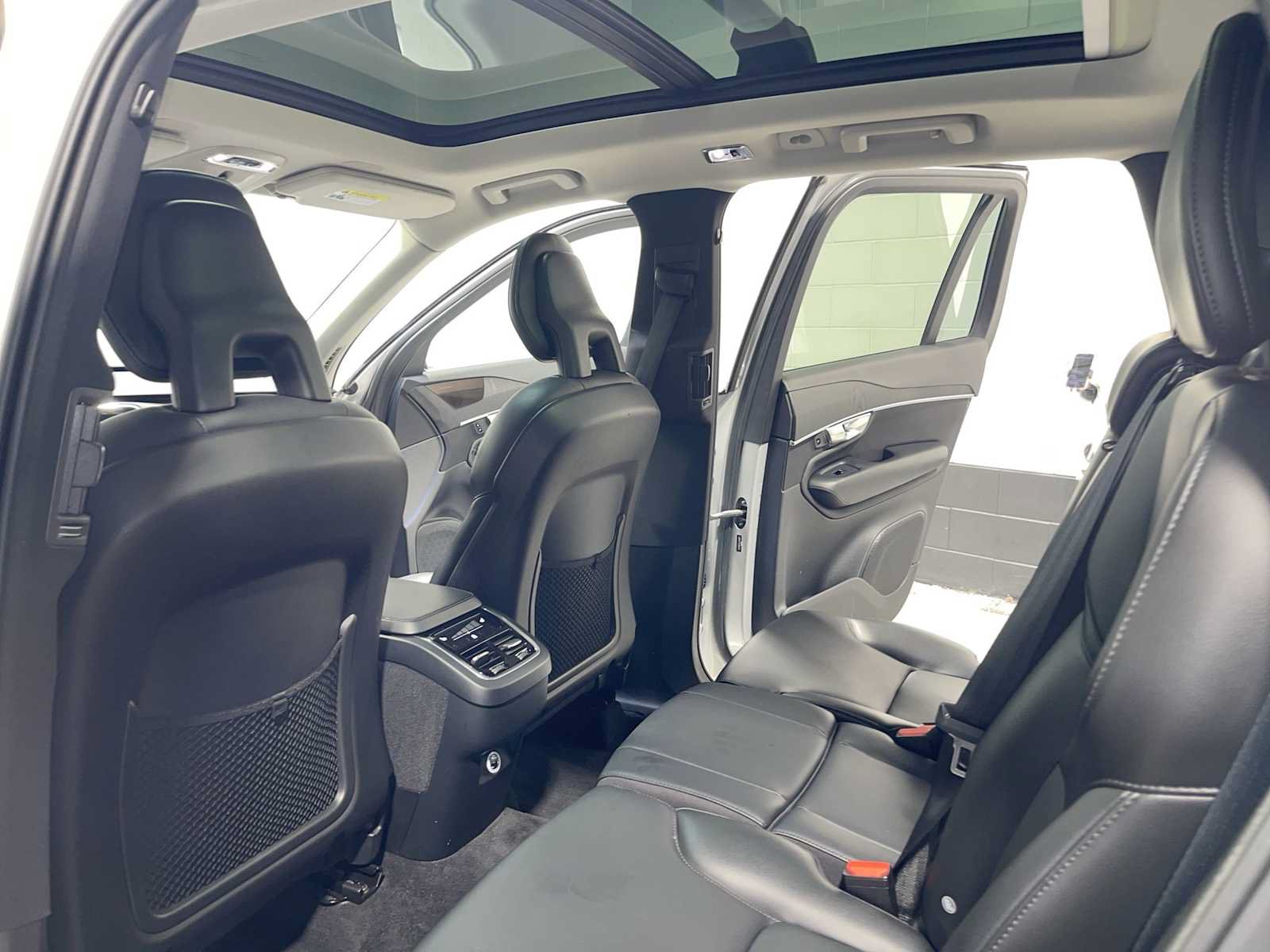 Used 2020 Volvo XC90 T5 Momentum w/ Protection Package Premier AWD/4WD image 12