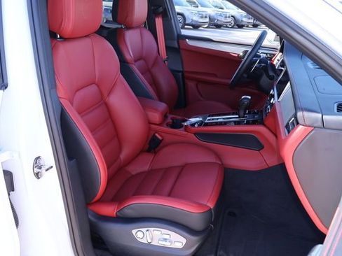 Used 2025 Porsche Macan Turbo image 21