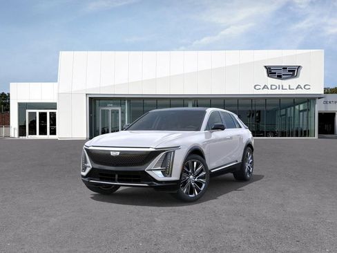 New 2025 Cadillac Lyriq Luxury w/ Nappa Leather Package RWD image 8