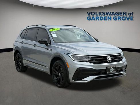 Used 2023 Volkswagen Tiguan SE R-Line FWD image 2