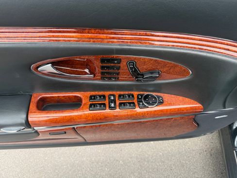 Used 2005 Maybach 57 RWD image 13