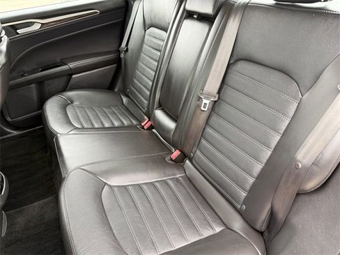 Used 2015 Ford Fusion SE w/ Equipment Group 202A image 11