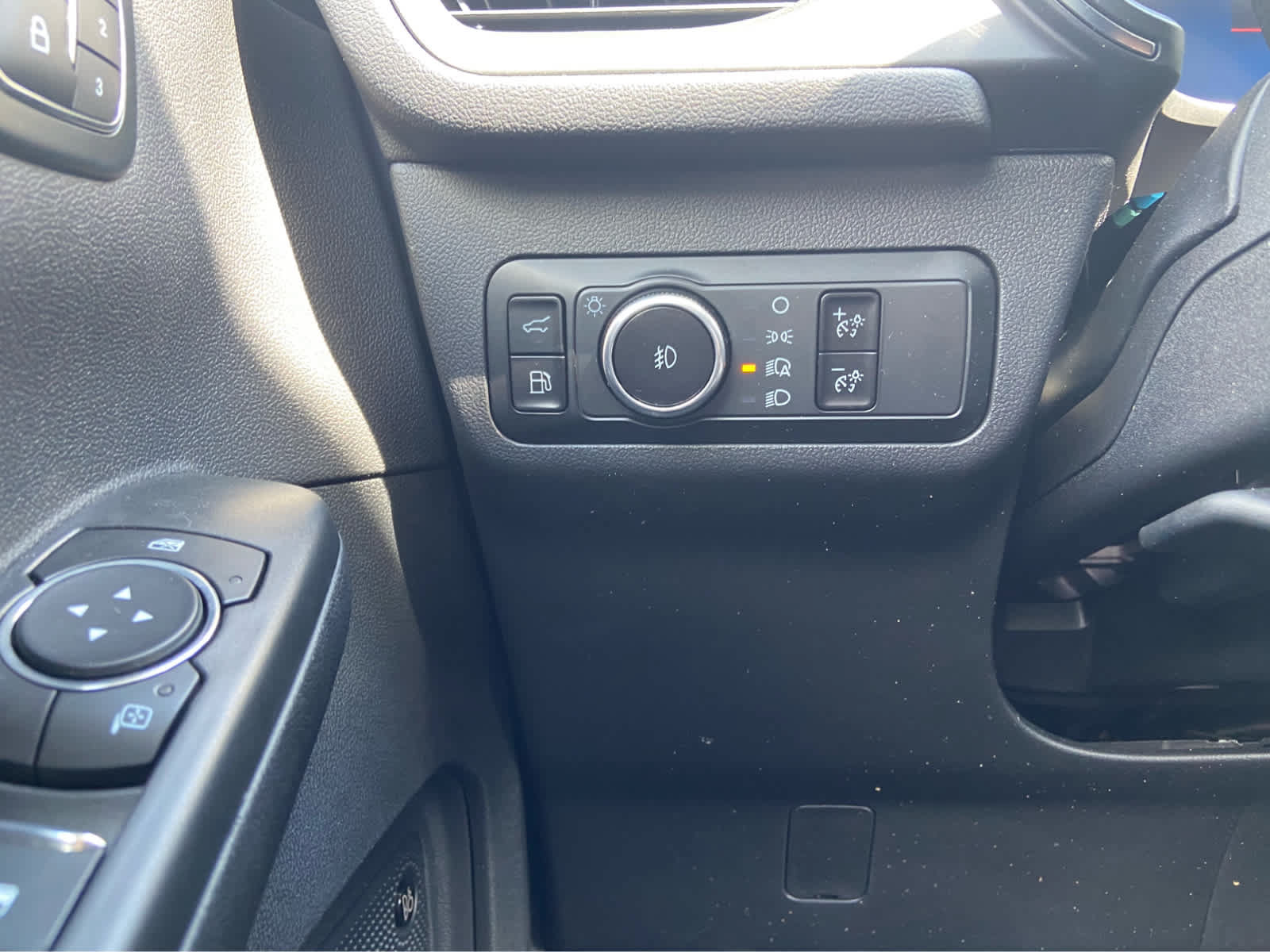 Used 2025 Ford Escape Platinum w/ Premium Technology Package AWD/4WD image 24