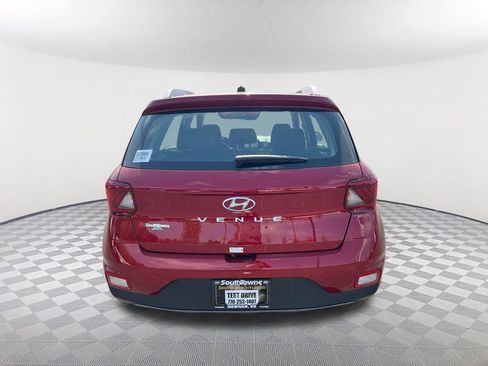 Used 2025 Hyundai Venue Limited FWD image 6