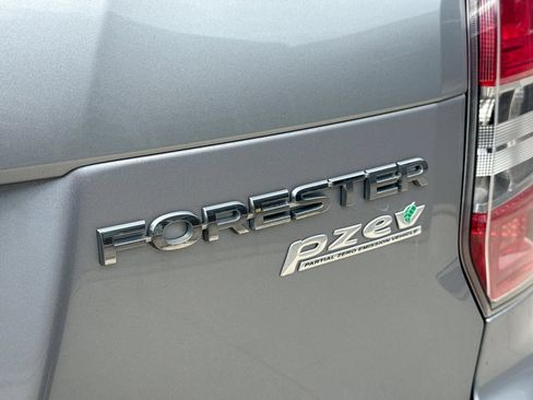 Used 2014 Subaru Forester 2.5i Touring AWD/4WD image 14