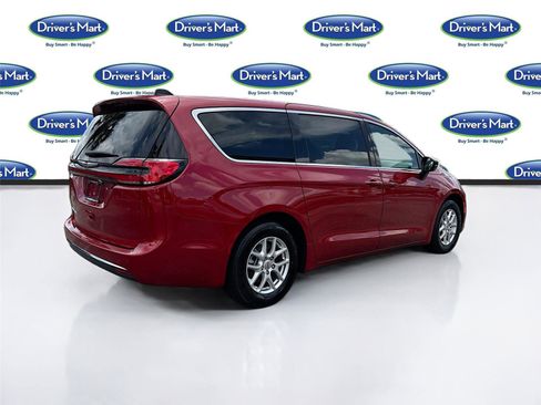 Used 2025 Chrysler Pacifica Select FWD image 7
