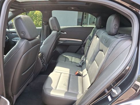 Used 2023 Cadillac XT4 Premium Luxury w/ Technology Package AWD/4WD image 10