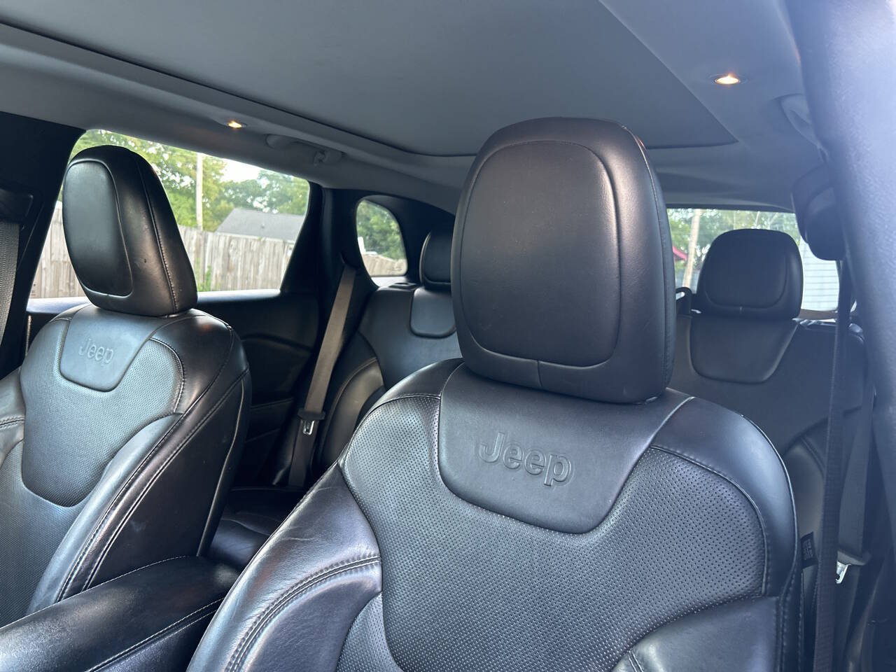 Used 2019 Jeep Cherokee Limited FWD image 14