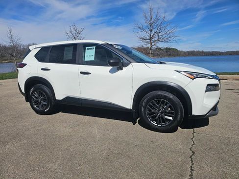 Used 2023 Nissan Rogue S image 3