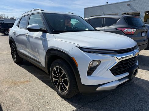 Used 2025 Chevrolet TrailBlazer LT image 1