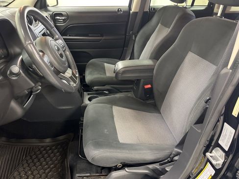 Used 2015 Jeep Patriot Latitude image 10