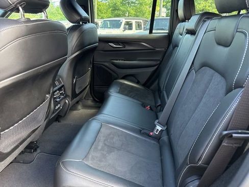 Used 2025 Jeep Grand Cherokee Altitude AWD/4WD image 21