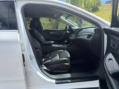 Used 2019 Chevrolet Impala LT FWD image 31