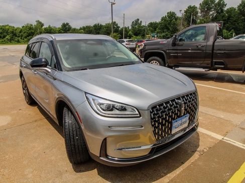 Used 2024 Lincoln Corsair Reserve w/ Towing Package AWD/4WD image 2