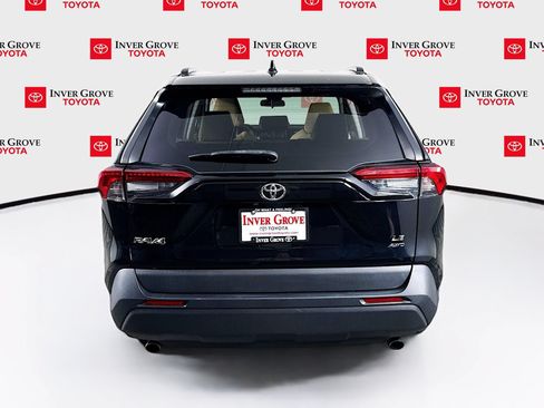 Used 2021 Toyota RAV4 LE AWD/4WD image 6