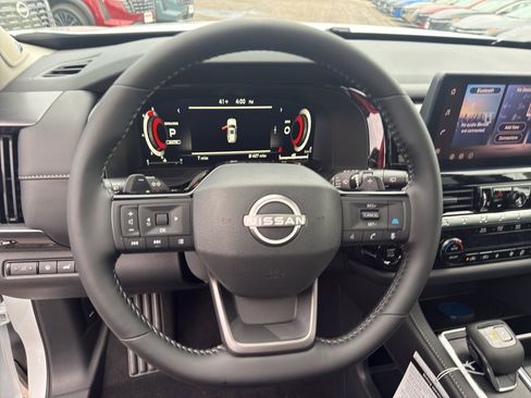 New 2026 Nissan Pathfinder SL image 16