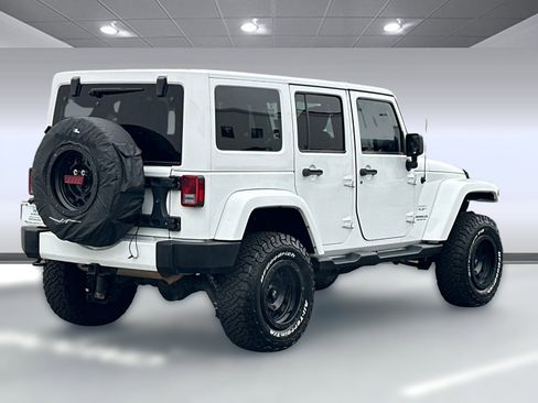 Used 2016 Jeep Wrangler Unlimited Sahara w/ Connectivity Group image 8