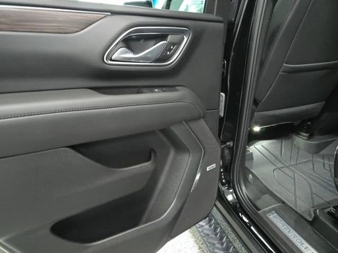 Used 2024 Chevrolet Tahoe Z71 w/ Luxury Package image 9