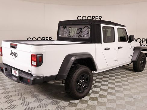 Used 2024 Jeep Gladiator Sport image 19