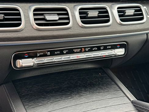 Used 2025 Mercedes-Benz GLS 580 4MATIC image 23