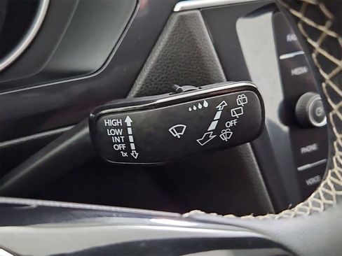 Used 2021 Volkswagen Tiguan SE image 27