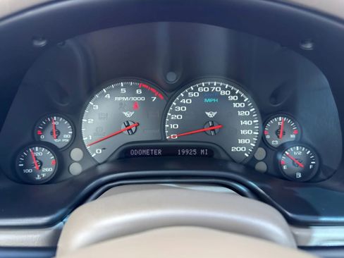 Used 2004 Chevrolet Corvette Coupe w/ Preferred Equipment Group image 17