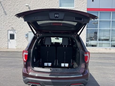 Used 2018 Ford Explorer XLT w/ Equipment Group 202A AWD/4WD image 6