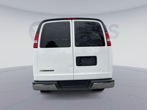 Used 2024 Chevrolet Express 3500 LT w/ LT Preferred Equipment Group RWD image 5