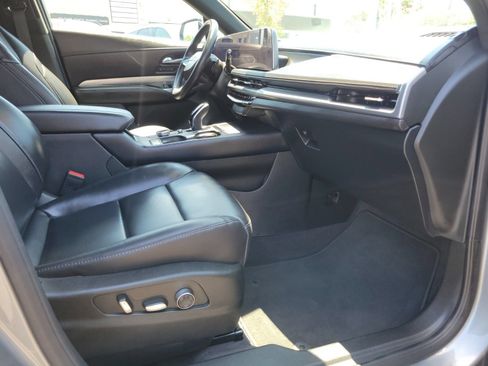 Used 2025 Cadillac XT4 Premium Luxury AWD/4WD image 13