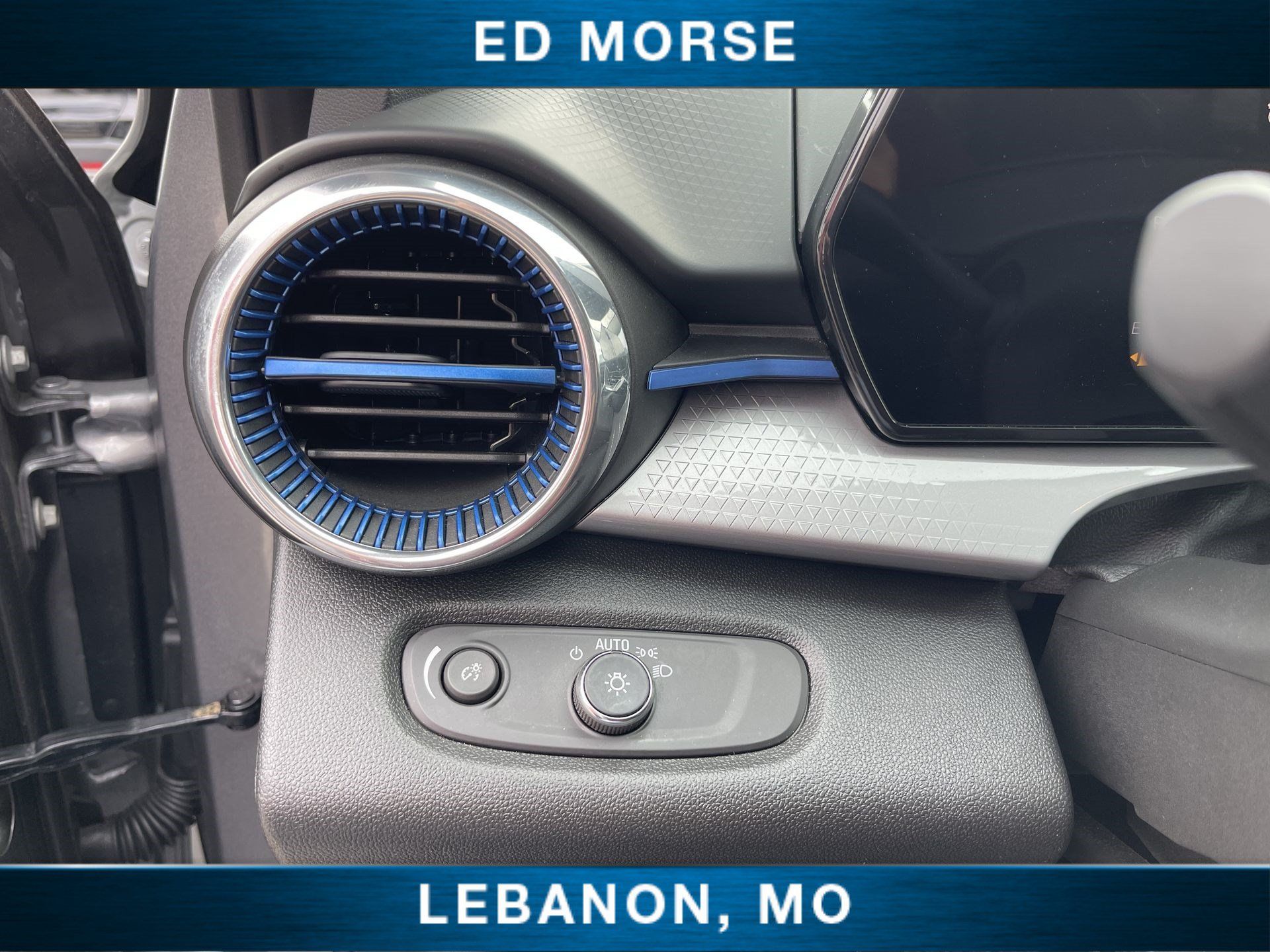 Certified 2025 Chevrolet Trax LT w/ LT Convenience Package FWD image 17