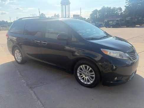 Used 2012 Toyota Sienna XLE FWD image 4
