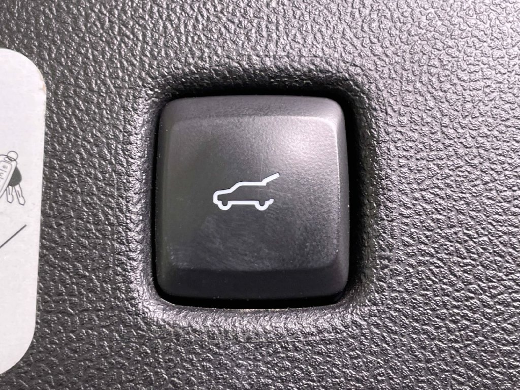Used 2020 Ford Escape Titanium AWD/4WD image 19