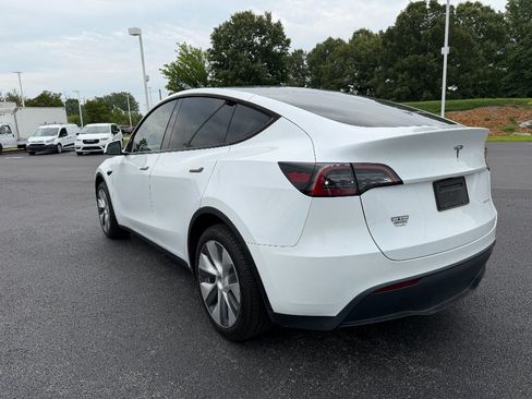 Used 2024 Tesla Model Y Long Range AWD/4WD image 7