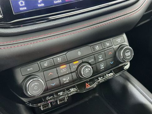 Used 2024 Dodge Durango GT RWD image 24