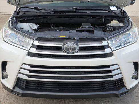 Used 2018 Toyota Highlander XLE FWD image 7