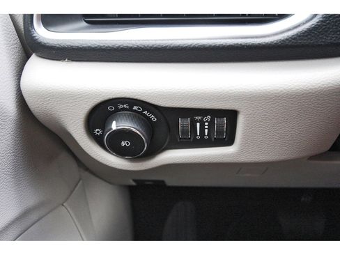 Used 2020 Chrysler Pacifica Limited w/ Advanced Safetytec Group FWD image 19