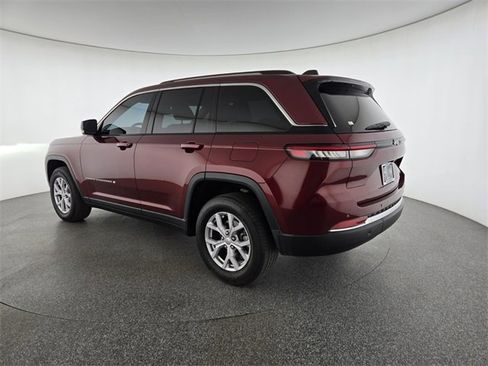 Used 2022 Jeep Grand Cherokee Limited image 15