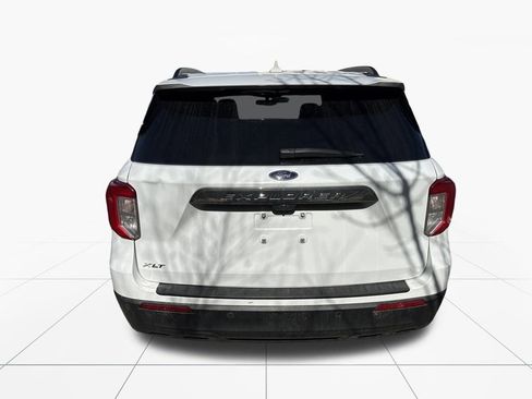 Used 2020 Ford Explorer XLT image 6