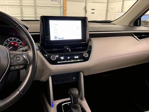 Used 2023 Toyota Corolla Cross LE image 6