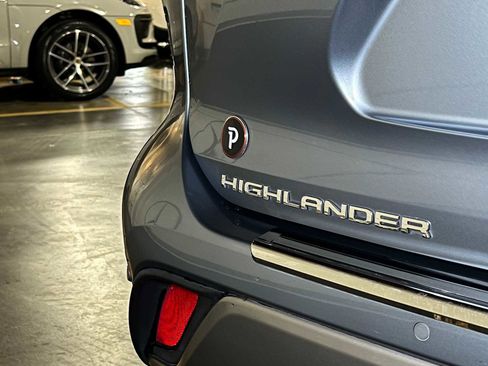 Used 2021 Toyota Highlander Platinum image 15