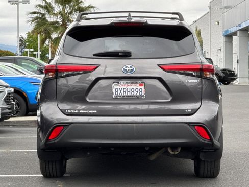 Used 2021 Toyota Highlander LE AWD/4WD image 6