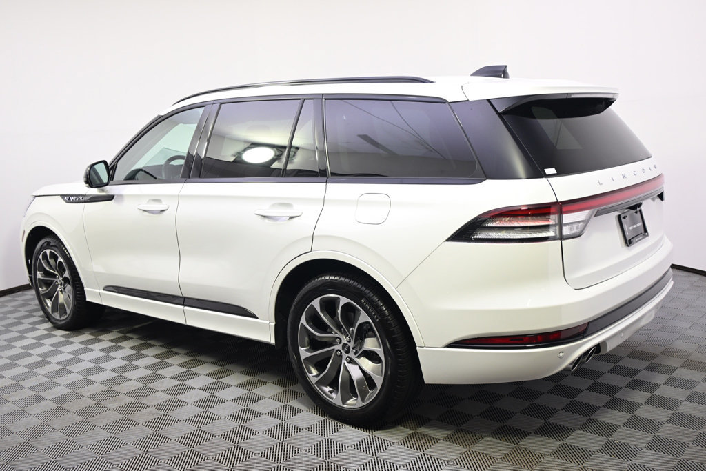 New 2026 Lincoln Aviator AWD w/ Jet Appearance Package image 3