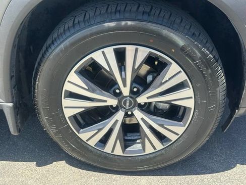 Used 2023 Nissan Rogue SV FWD image 14