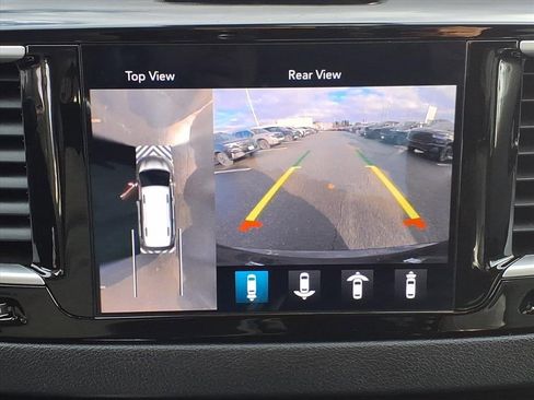 Used 2019 Chrysler Pacifica Touring-L w/ Advanced Safetytec Group image 9