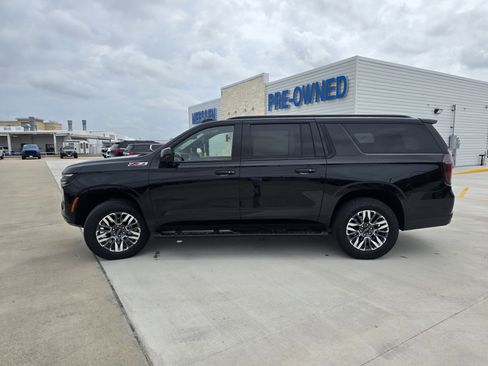Used 2025 Chevrolet Suburban Z71 image 6