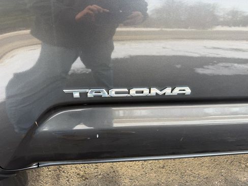 Used 2018 Toyota Tacoma SR5 image 11