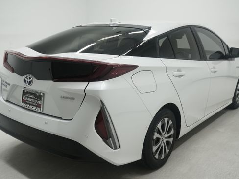 Used 2022 Toyota Prius Prime Limited FWD image 4