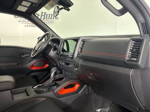 Used 2024 Nissan Frontier PRO-4X w/ Technology Package AWD/4WD image 27